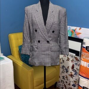 Woman’s  Black and White Plaid Blazer size 6